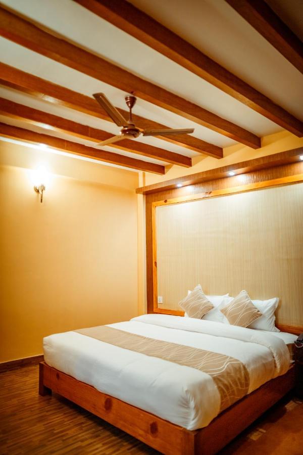 Paradise Boutique Hotel ポカラ エクステリア 写真