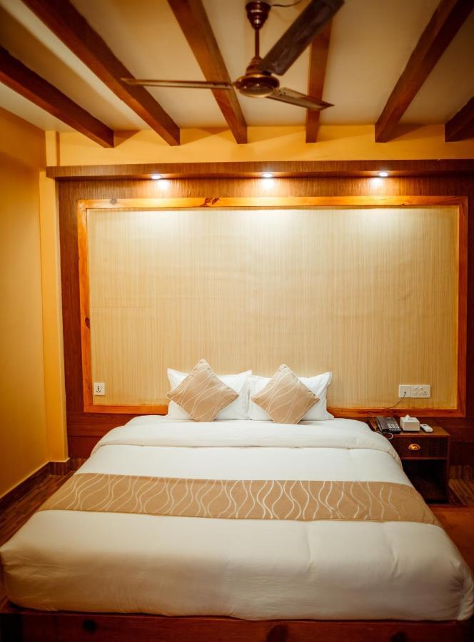 Paradise Boutique Hotel ポカラ エクステリア 写真