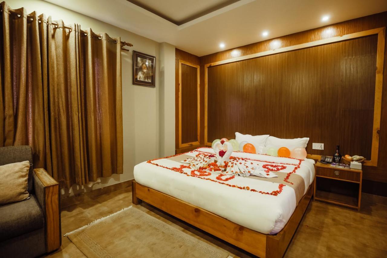 Paradise Boutique Hotel ポカラ エクステリア 写真