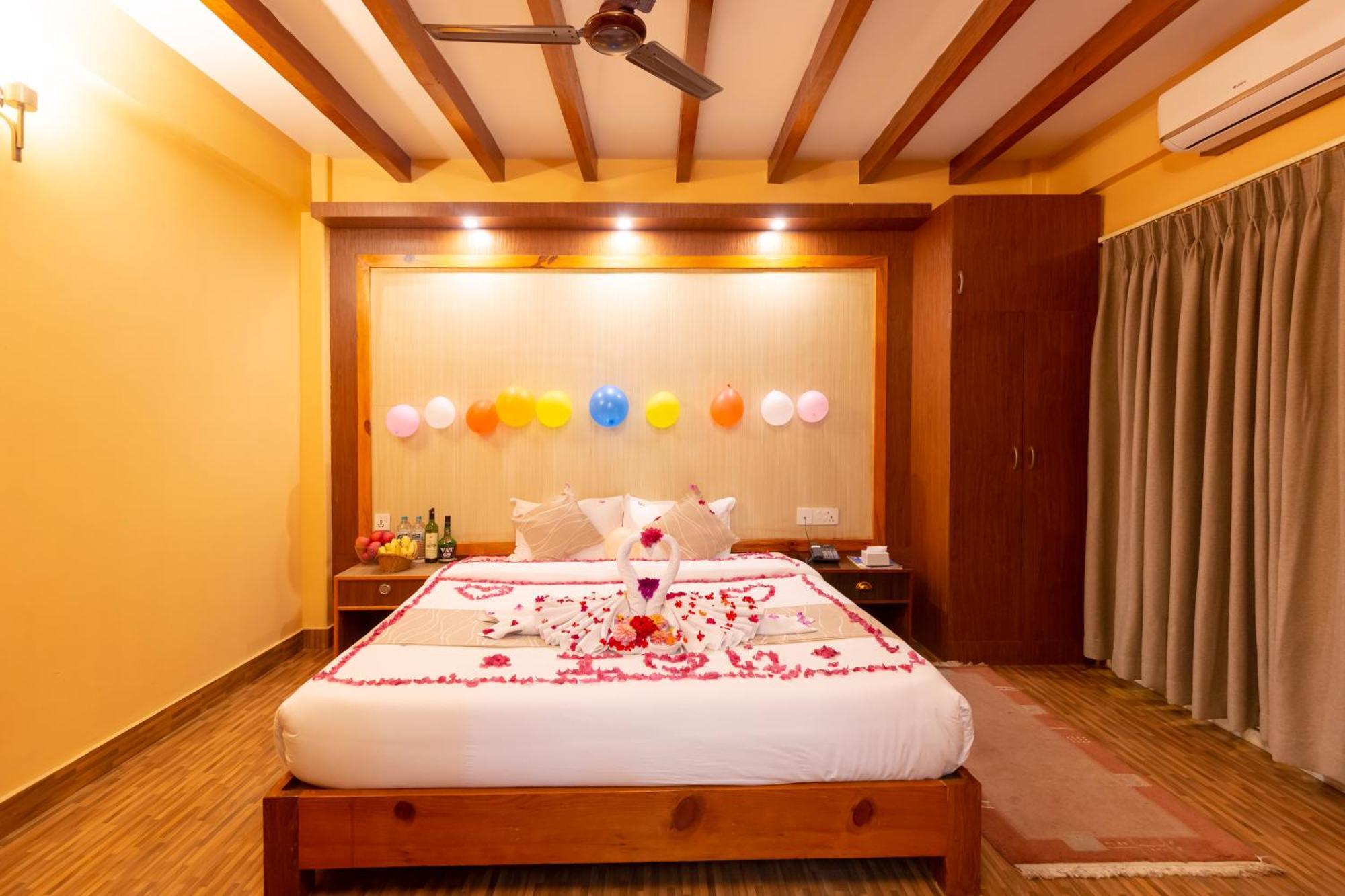 Paradise Boutique Hotel ポカラ エクステリア 写真